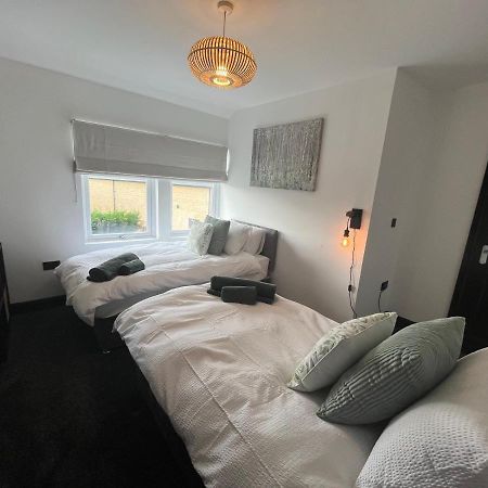 Royston Village, Barnsley, 1930'S Contemporary Villa エクステリア 写真