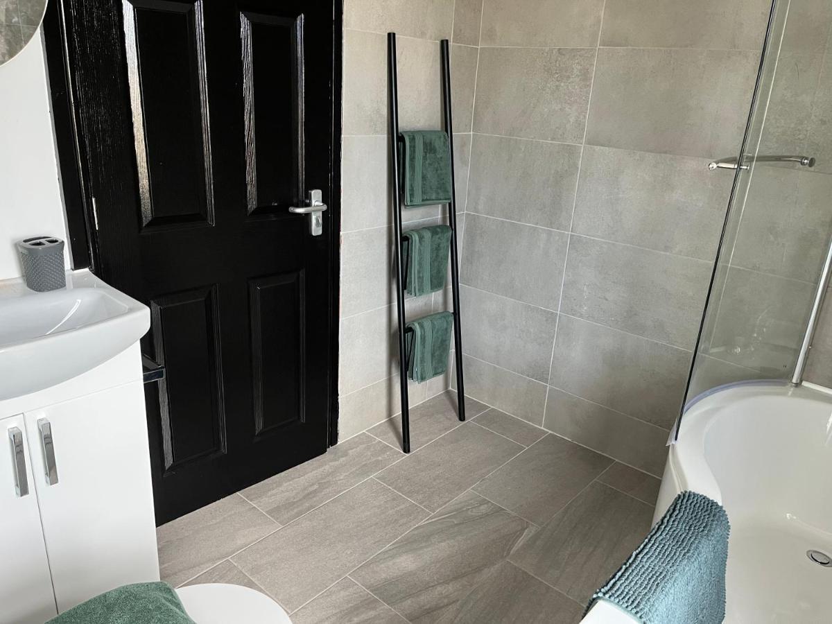 Royston Village, Barnsley, 1930'S Contemporary Villa エクステリア 写真