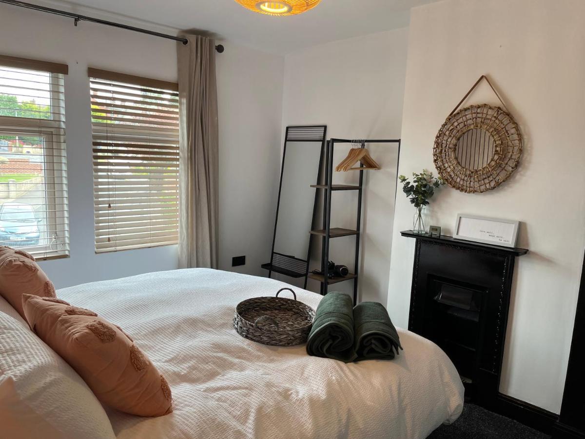 Royston Village, Barnsley, 1930'S Contemporary Villa エクステリア 写真