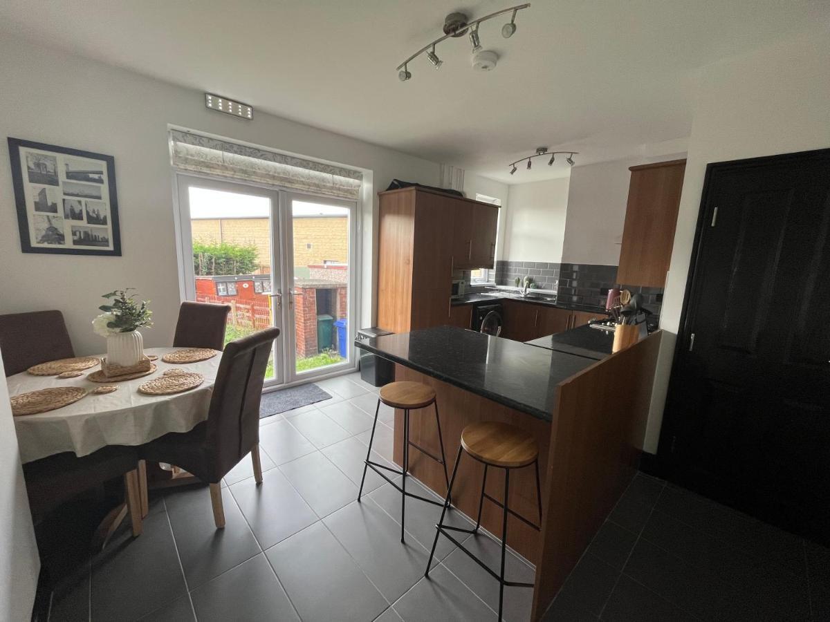 Royston Village, Barnsley, 1930'S Contemporary Villa エクステリア 写真