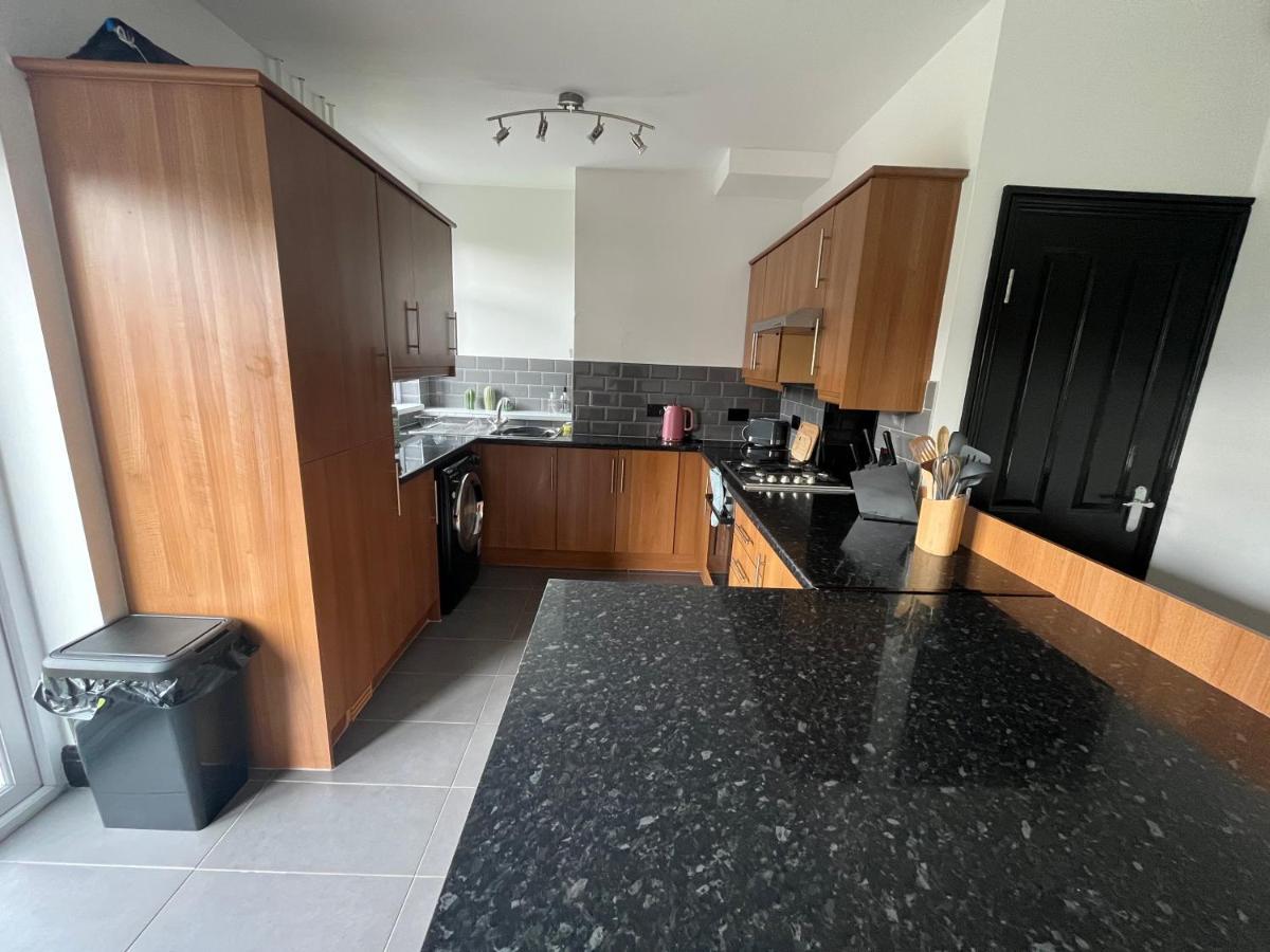 Royston Village, Barnsley, 1930'S Contemporary Villa エクステリア 写真