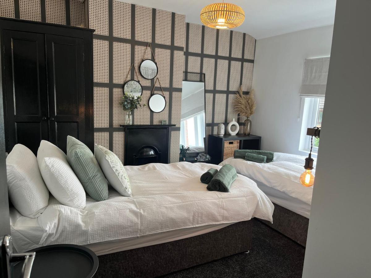Royston Village, Barnsley, 1930'S Contemporary Villa エクステリア 写真
