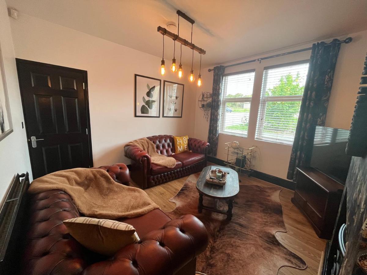 Royston Village, Barnsley, 1930'S Contemporary Villa エクステリア 写真
